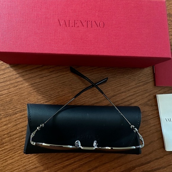 VALENTINO SUNGLASSES - Picture 3 of 4